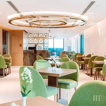 HE Hotel Apartments Dubai Exterior foto The lounge at the airport